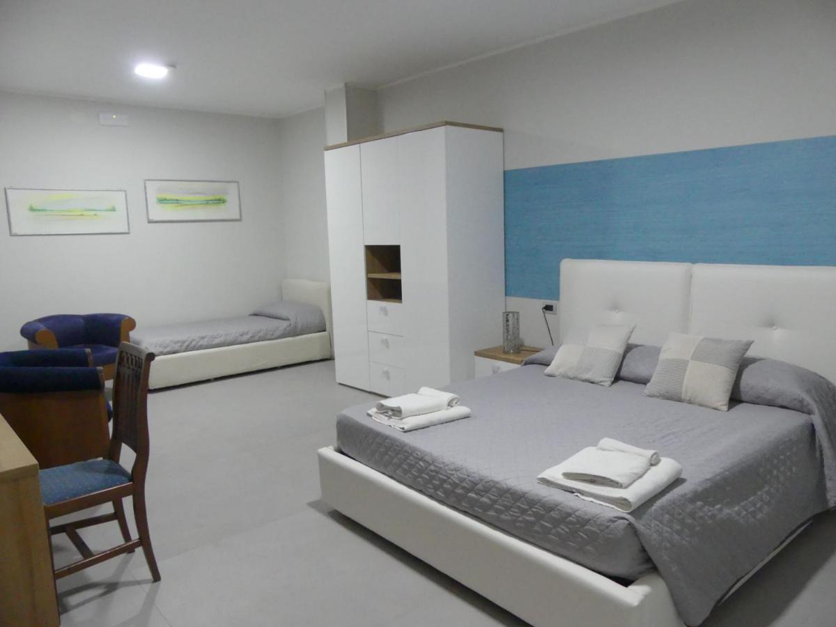 פורטו צ'זראו Albergo Piazza Risorgimento מראה חיצוני תמונה
