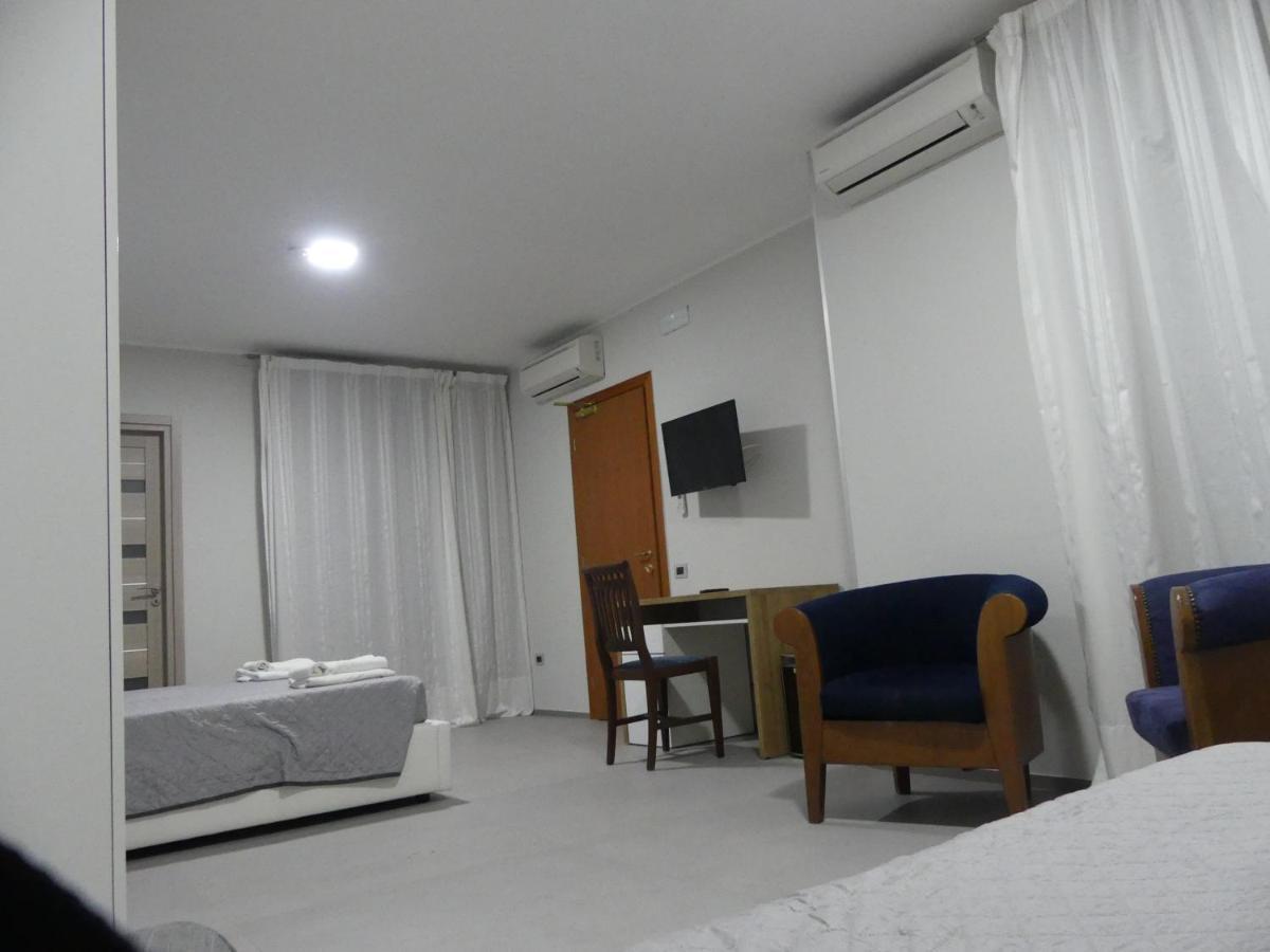 פורטו צ'זראו Albergo Piazza Risorgimento מראה חיצוני תמונה